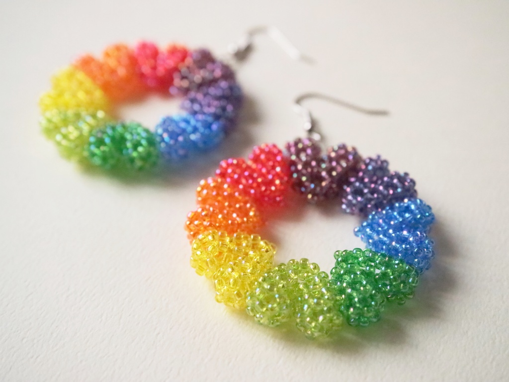 ハートリースのピアス（ビビッドカラー）