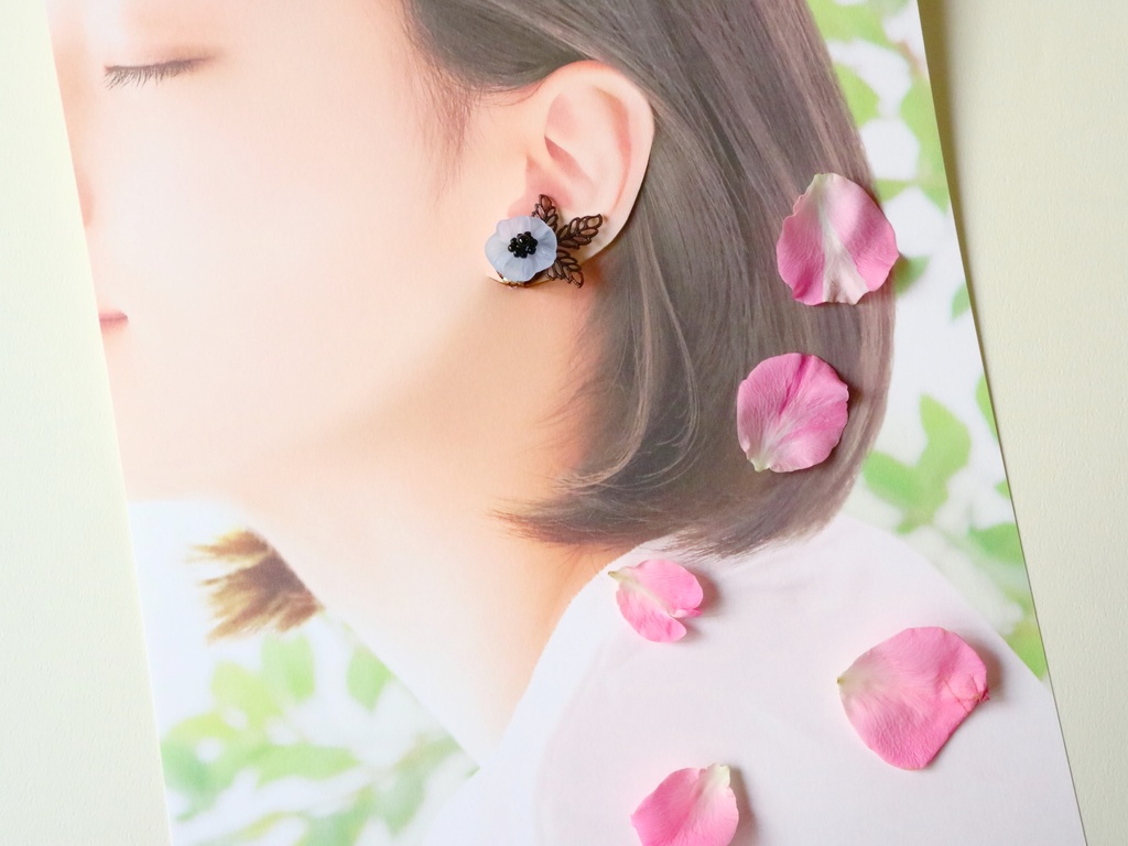 アネモネのイヤリング(ブルー)