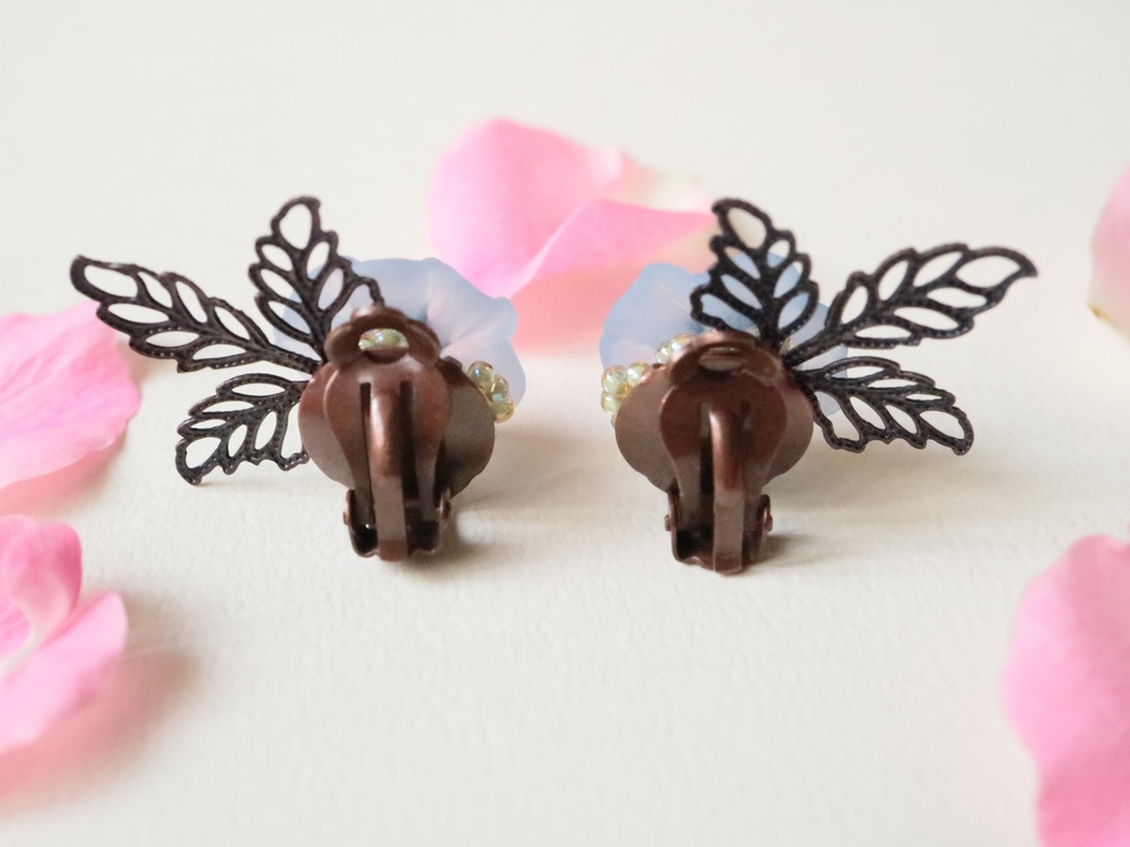 アネモネのイヤリング(ブルー)