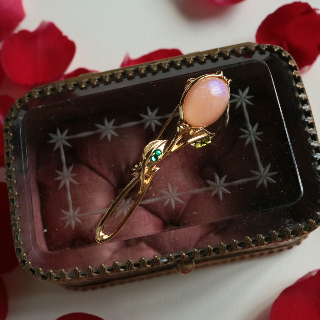 【訳あり】蕾のブローチ(ピンク)