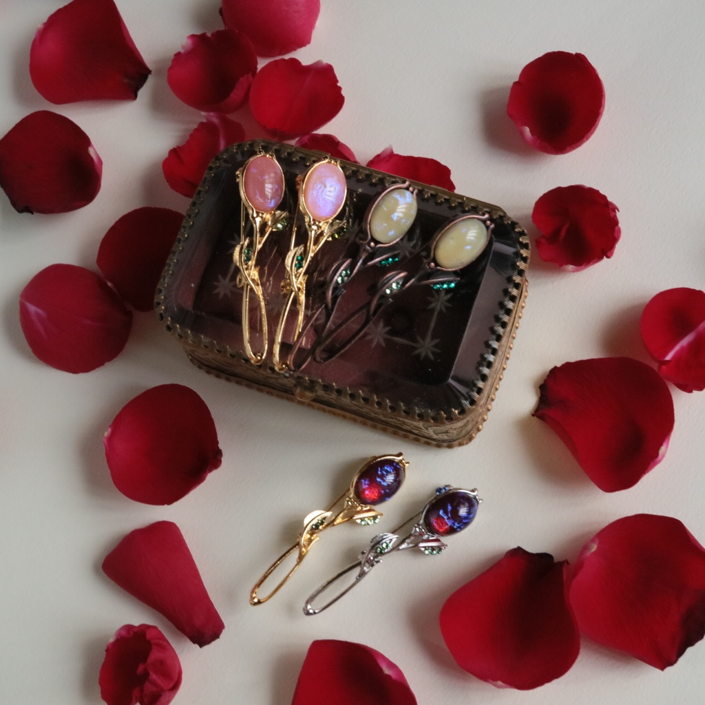 【訳あり】蕾のブローチ(ピンク)