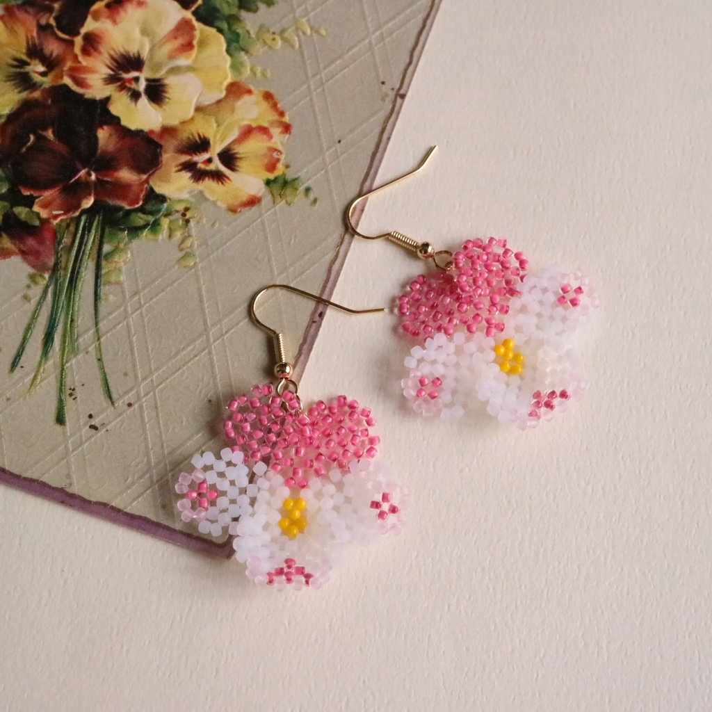 パンジーのイヤリング/ピアス(ピンク&ホワイト)