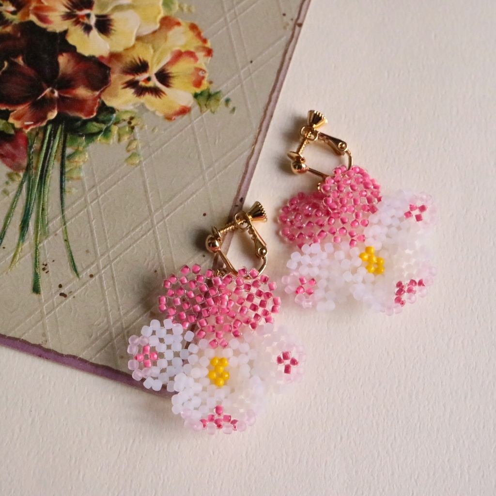 パンジーのイヤリング/ピアス(ピンク&ホワイト)