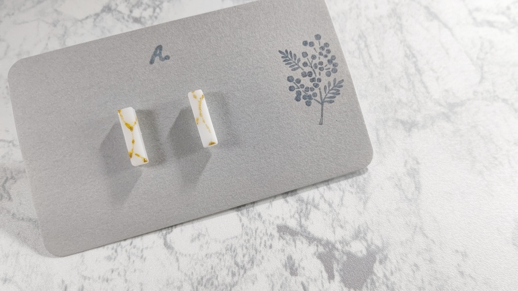 🦒モチーフ ピアス