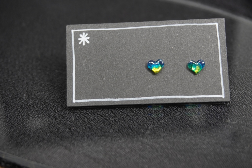 sans モチーフピアス