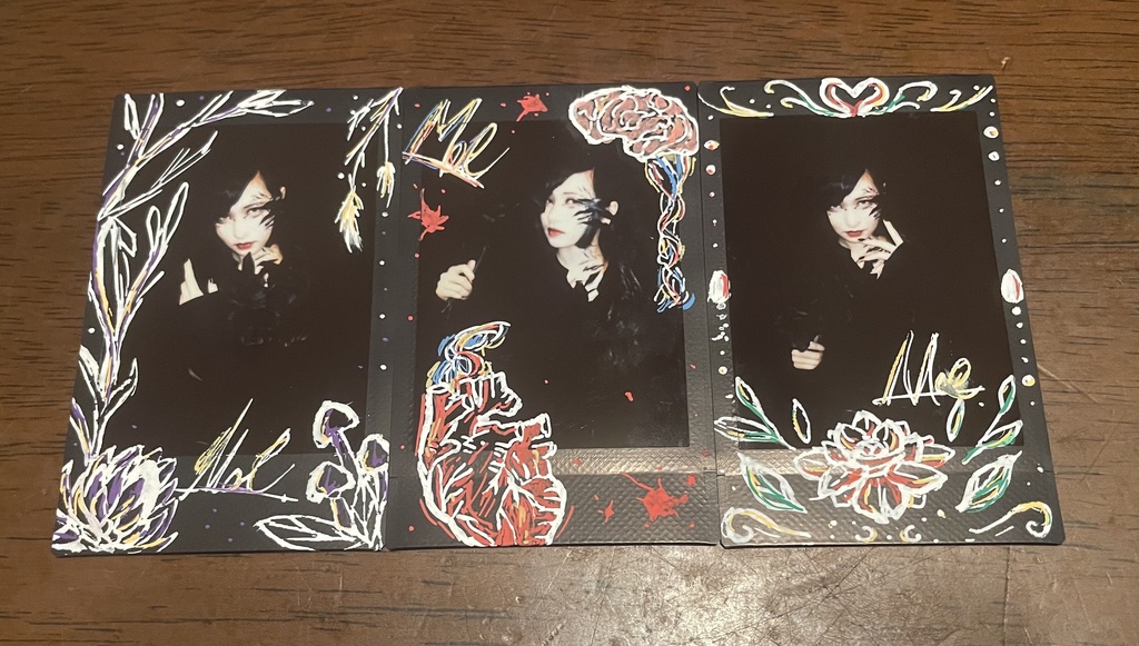 ランダムチェキ黒　作品撮り（落書きあり）