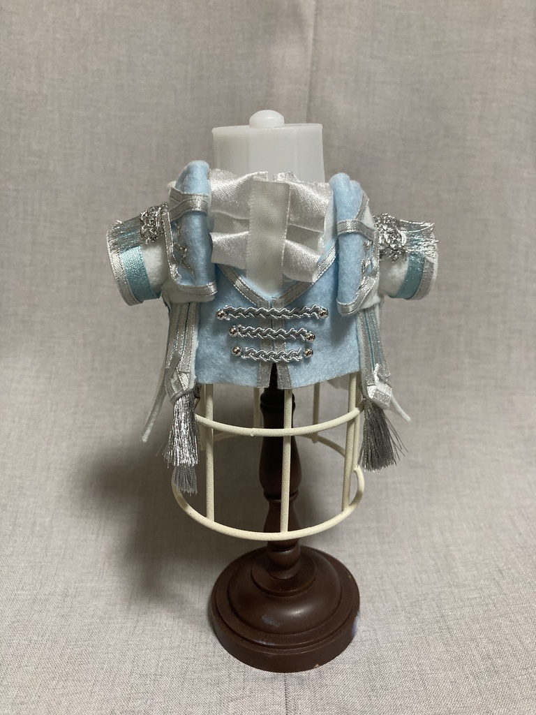 QUELL 2023年衣装　和泉柊羽