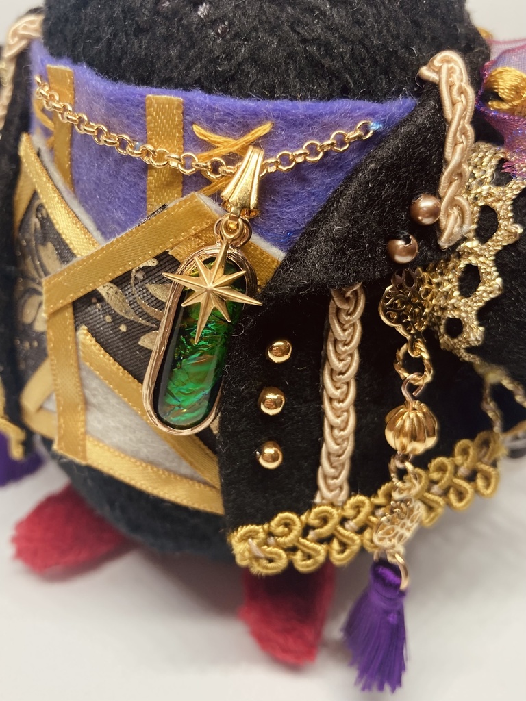 アルドルフィンの学士号(黒橡の色)