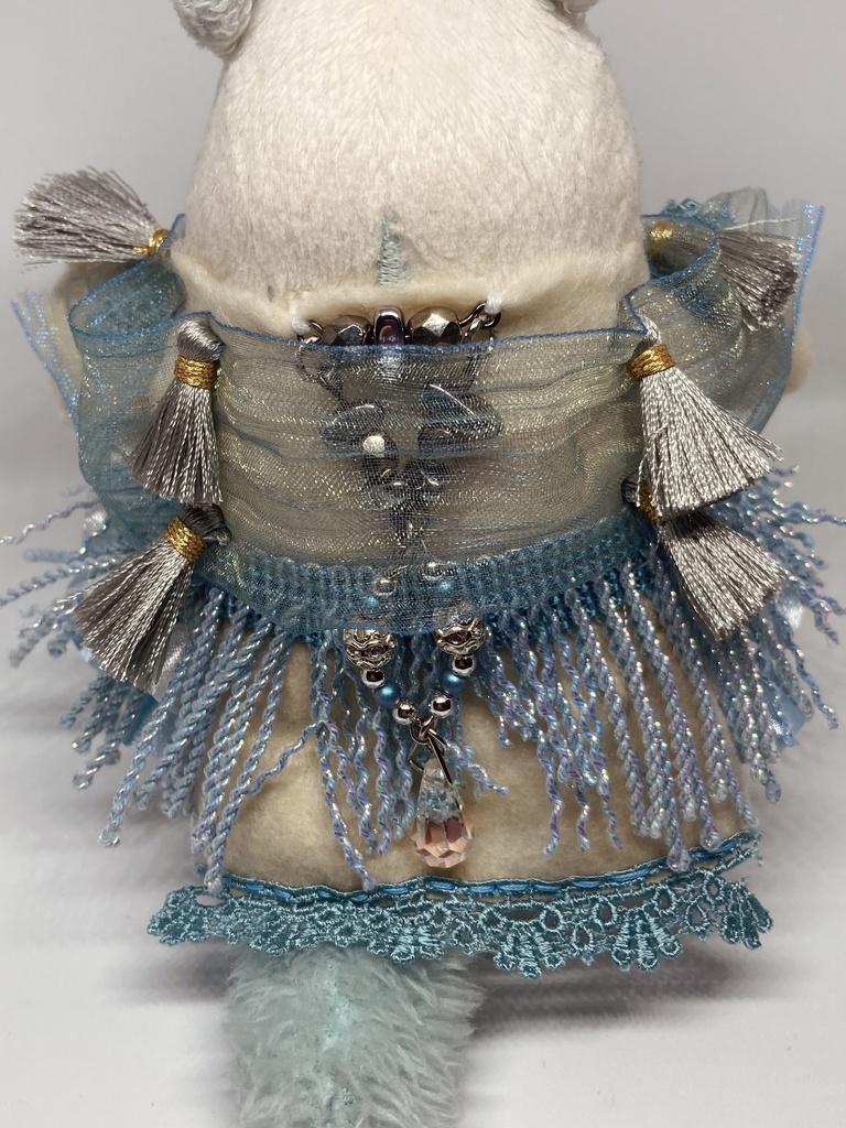 アルドルフィンの学士号(白瑩の色)