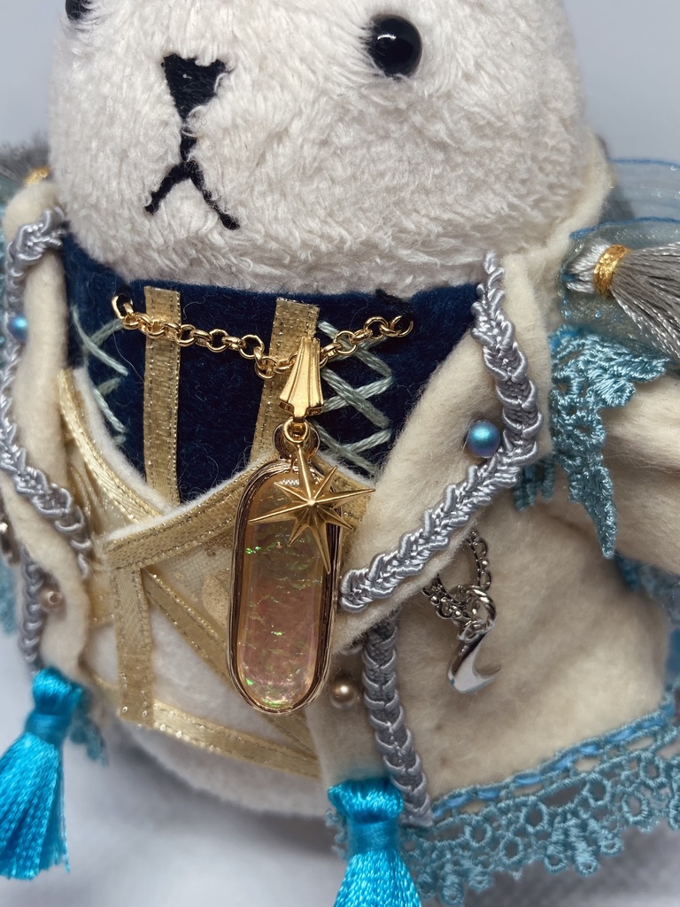 アルドルフィンの学士号(白瑩の色)