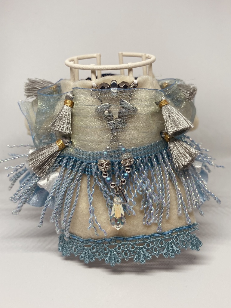 アルドルフィンの学士号(白瑩の色)