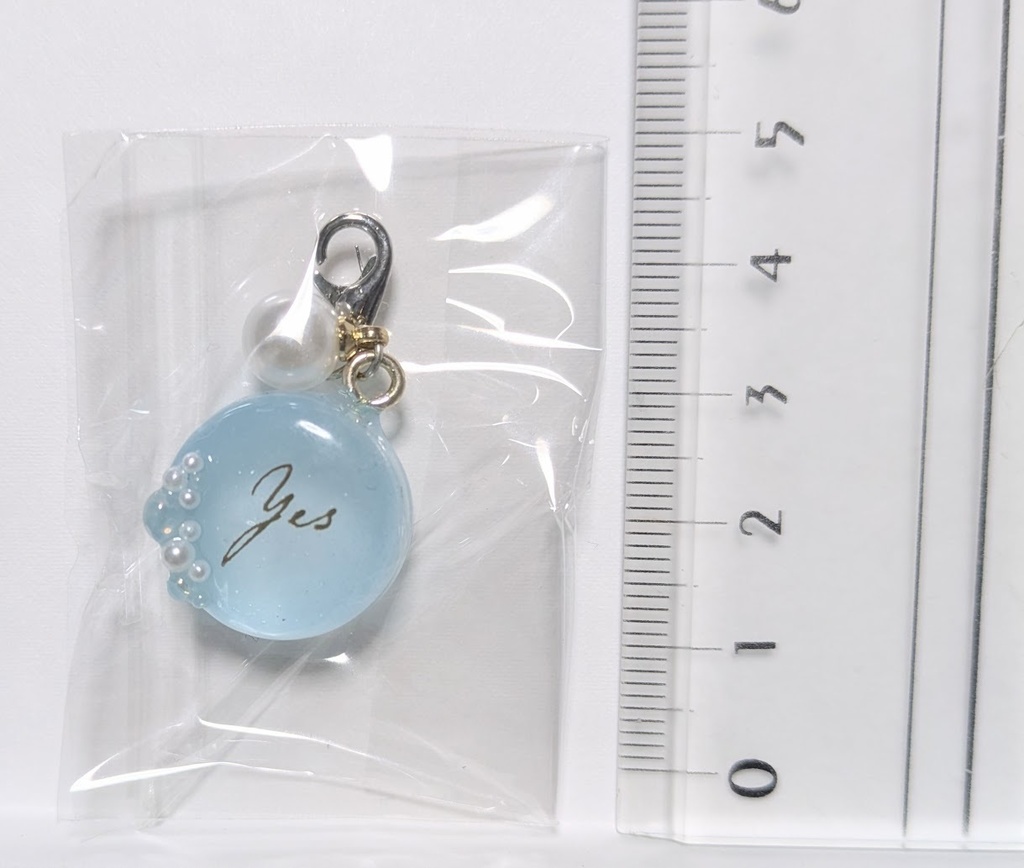パール付き水色シンプルチャーム