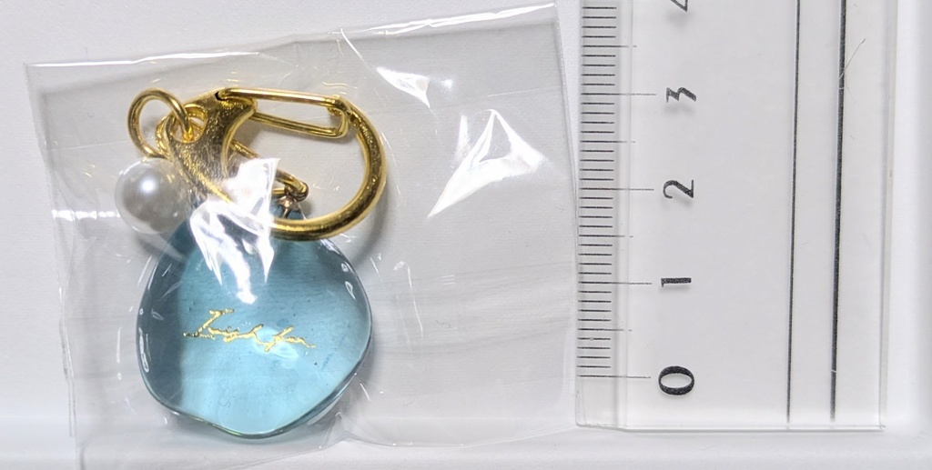 パール付き水色キーホルダー