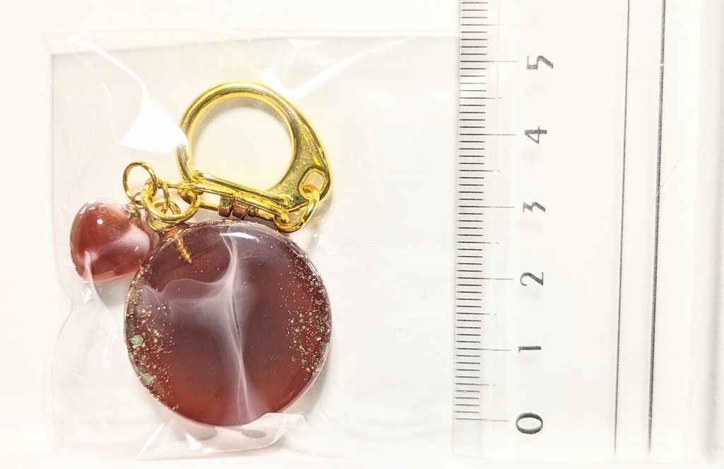 真っ赤なハートチャームのレジンキーホルダー