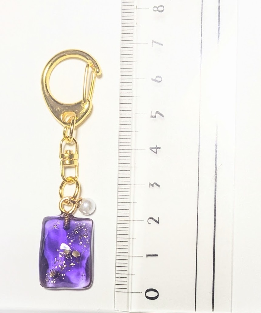 パール付き紫キーホルダー