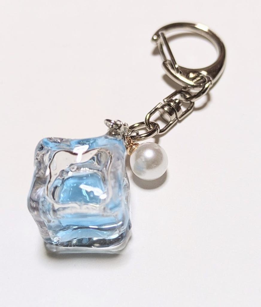 水色と透明の夏涼し気キーホルダー