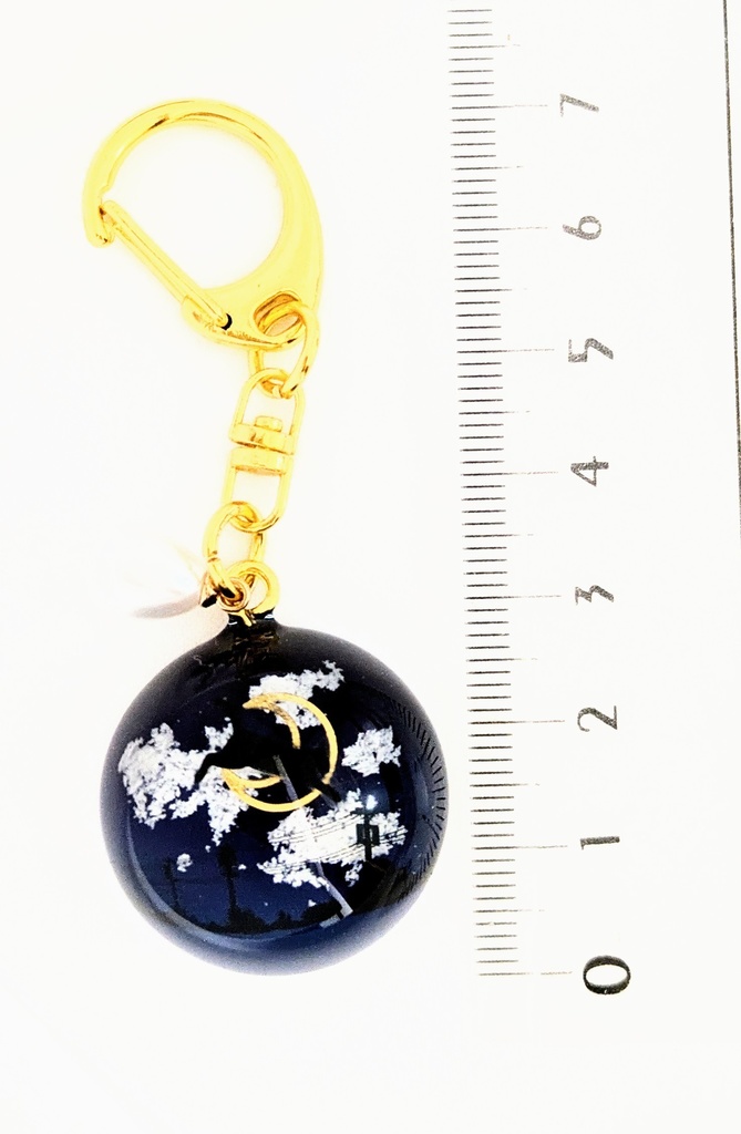 夜の街を駆ける猫のレジンキーホルダー