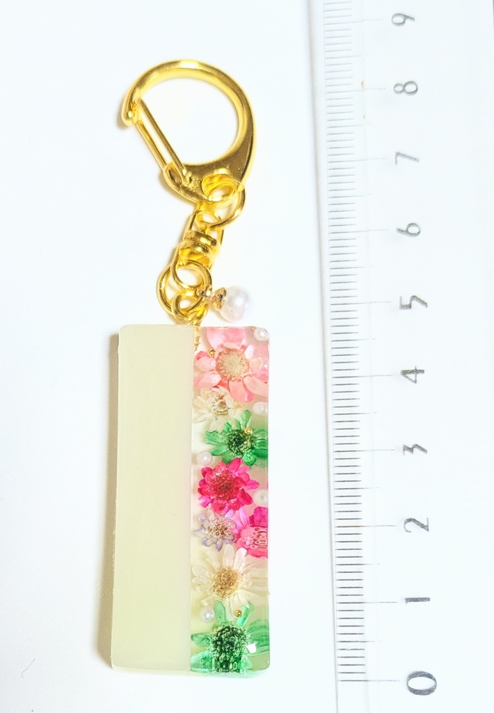 お花のツートンレジンキーホルダー