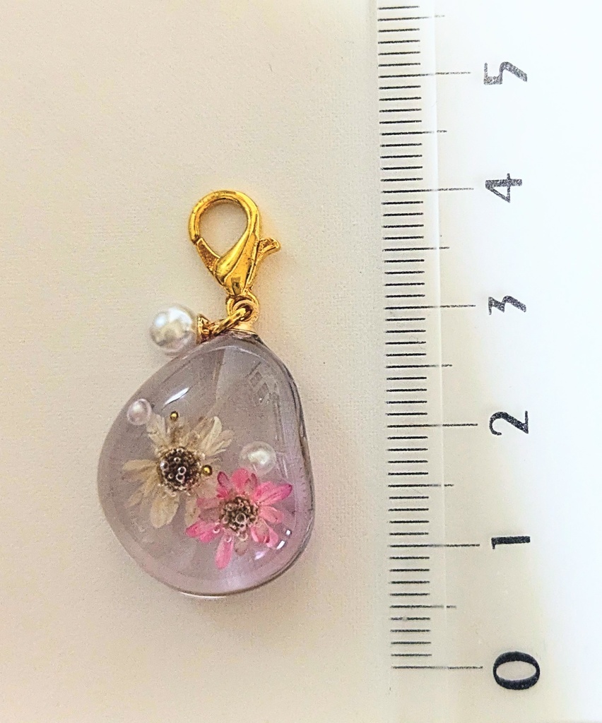 お花の鉱石チャーム(ピンク)