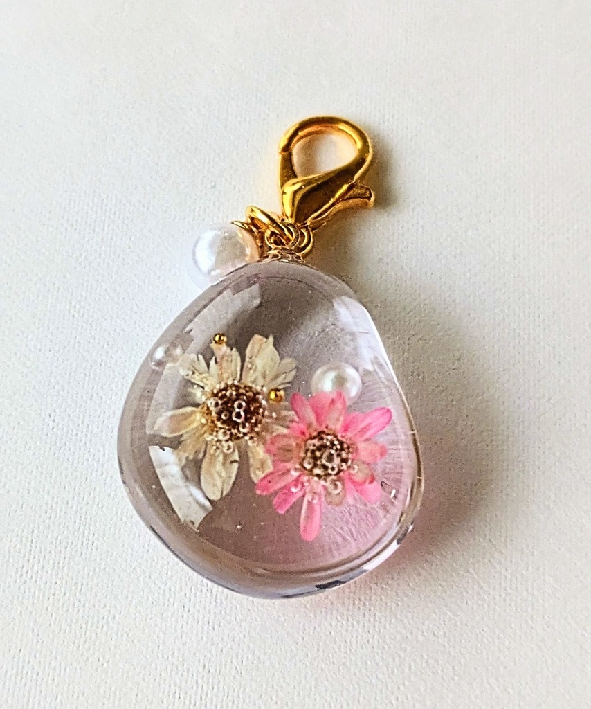 お花の鉱石チャーム（ピンク）