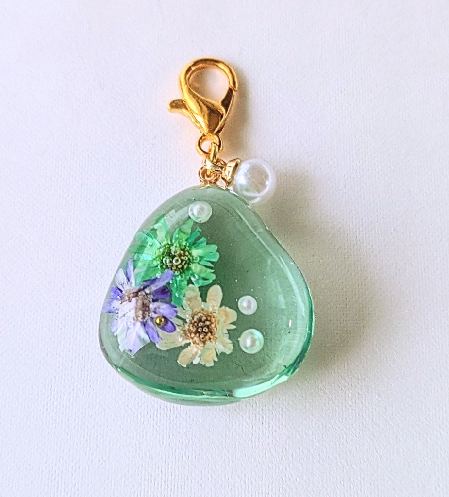 お花の鉱石チャーム（緑）
