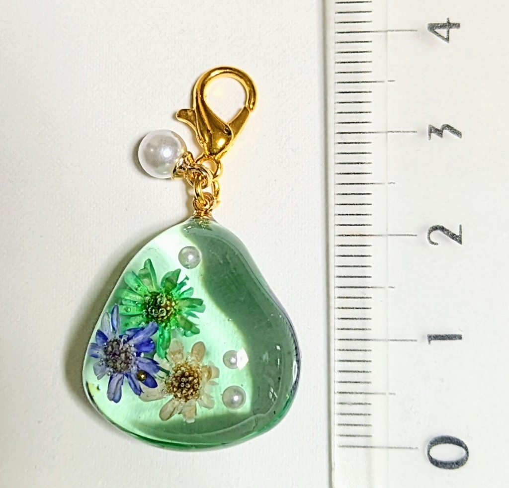 お花の鉱石チャーム(緑)