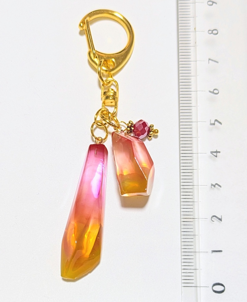 きらりと輝く鉱石レジンキーホルダー(A)