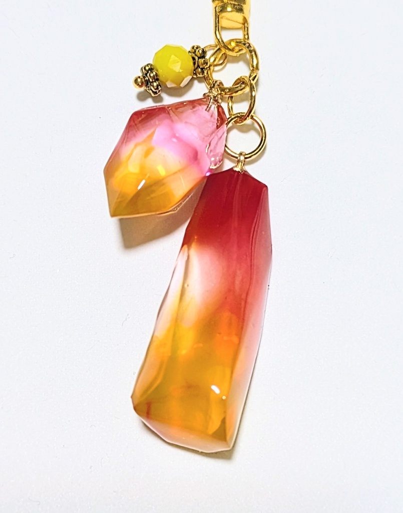 きらりと輝く鉱石レジンキーホルダー（B）