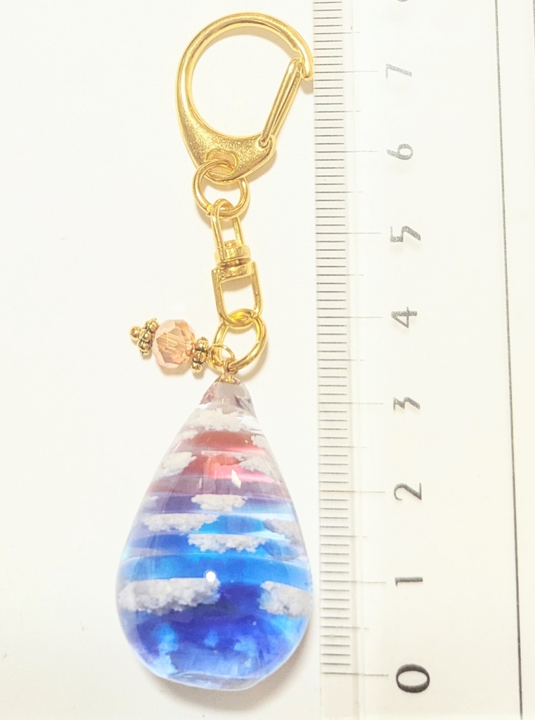 幻想的な空のレジンキーホルダー(雫型)