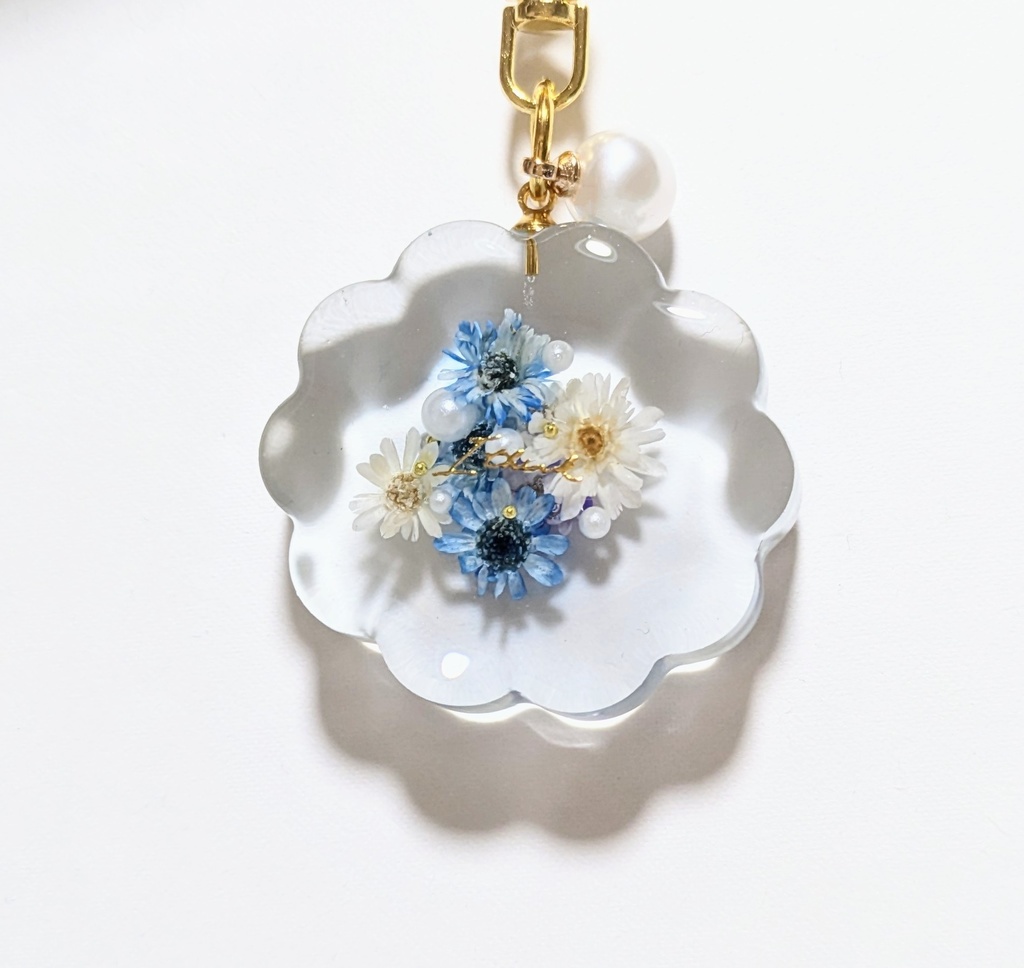 もこもこお花のブーケなレジンキーホルダー