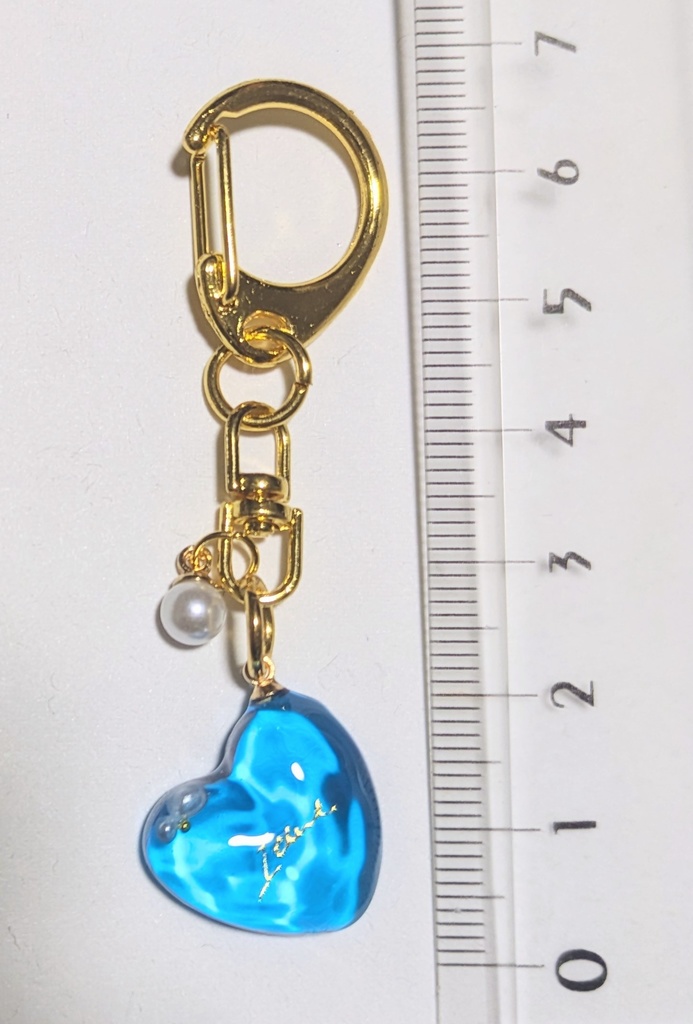 揺らめく水面のレジンキーホルダー(A)