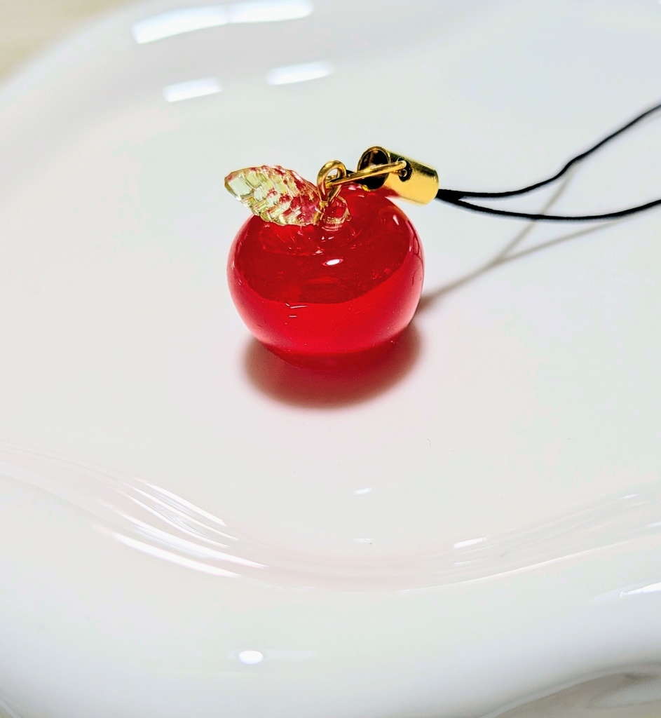 真赤なりんご🍎レジンストラップ