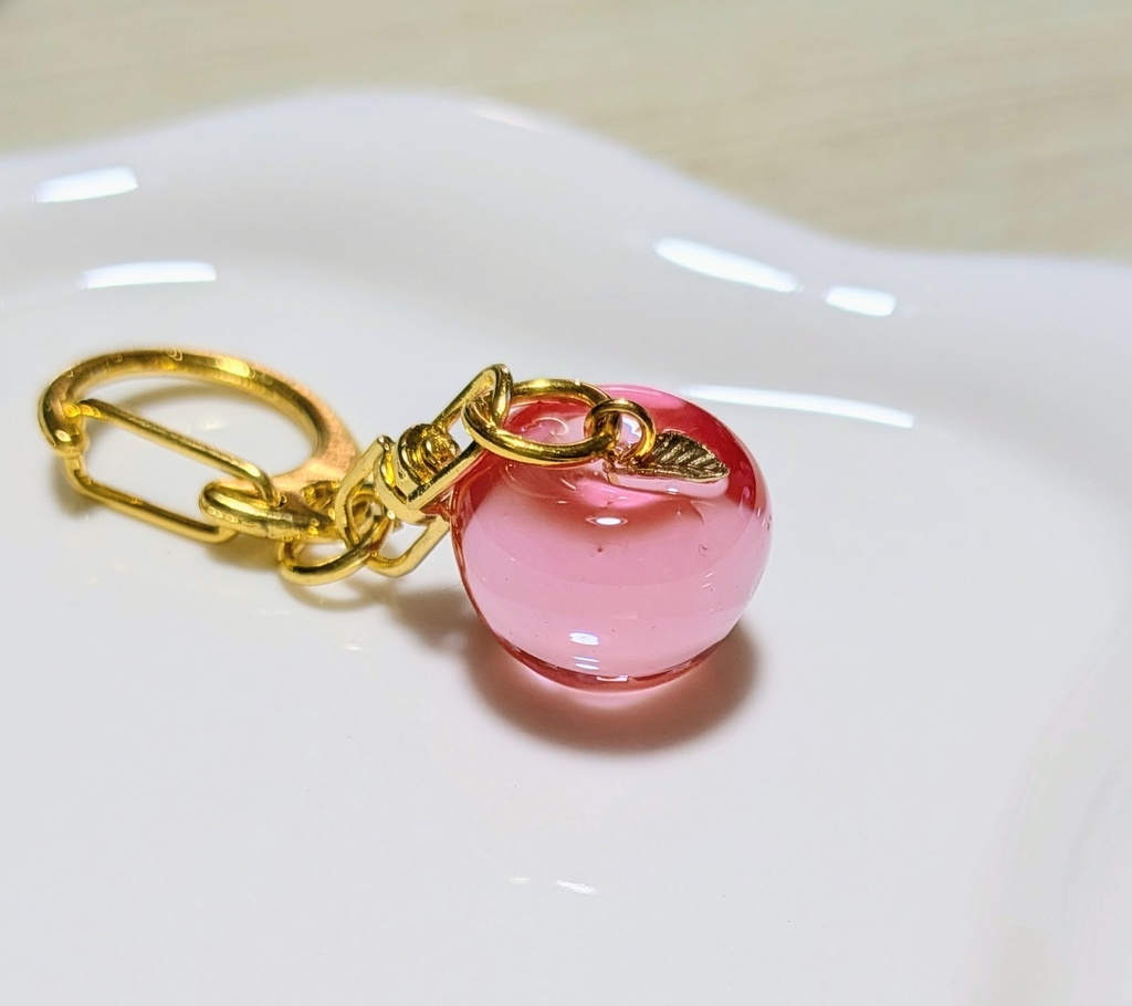 透き通るリンゴ🍎レジンキーホルダー