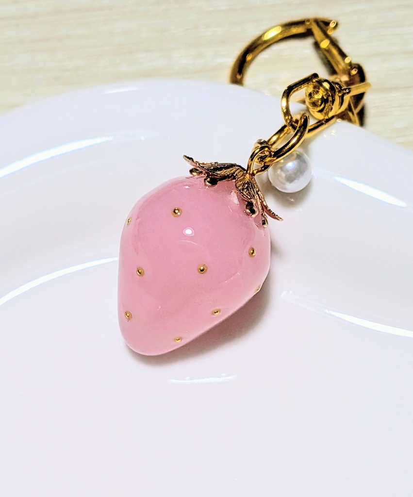 ころんとかわいい苺のキーホルダー🍓