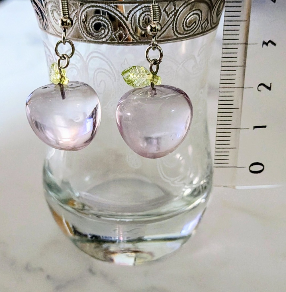 透明カラーりんごのゆらゆらピアス🍎