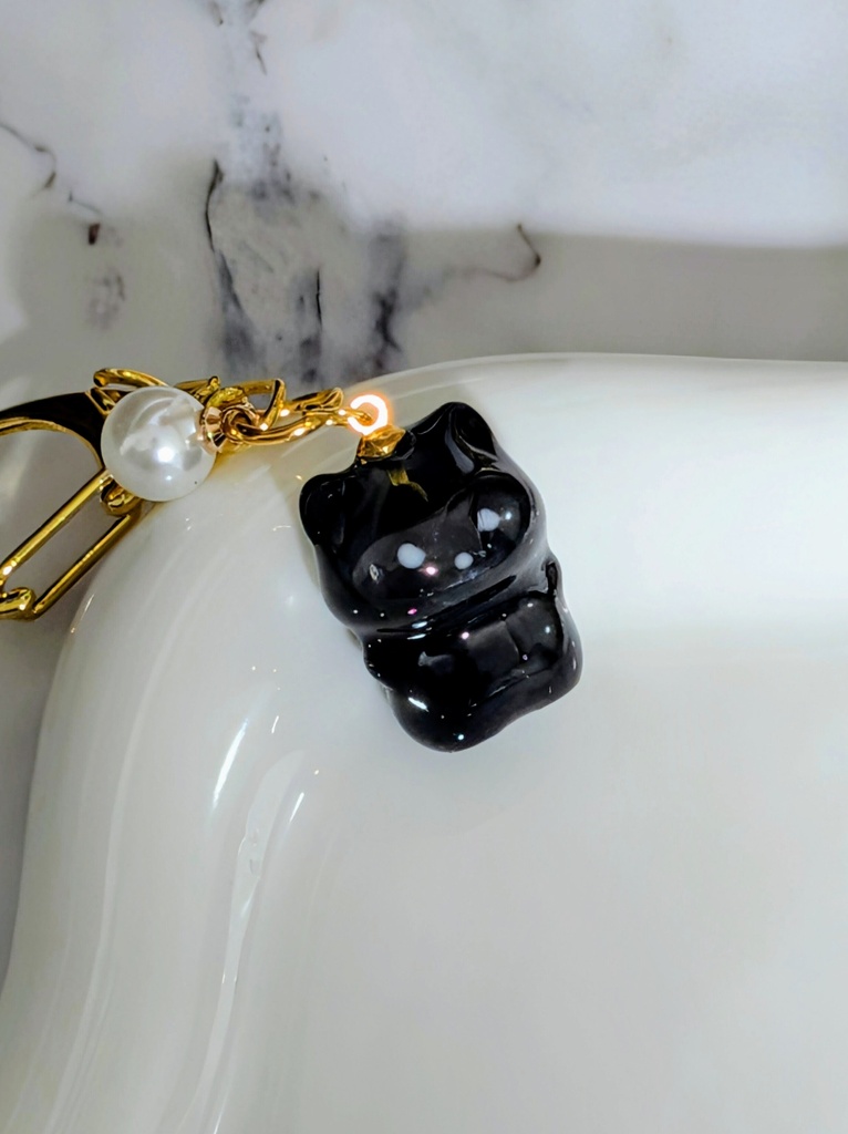 【夜空のお使い】虚無顔もかわいいミニ黒猫【レジンキーホルダー】