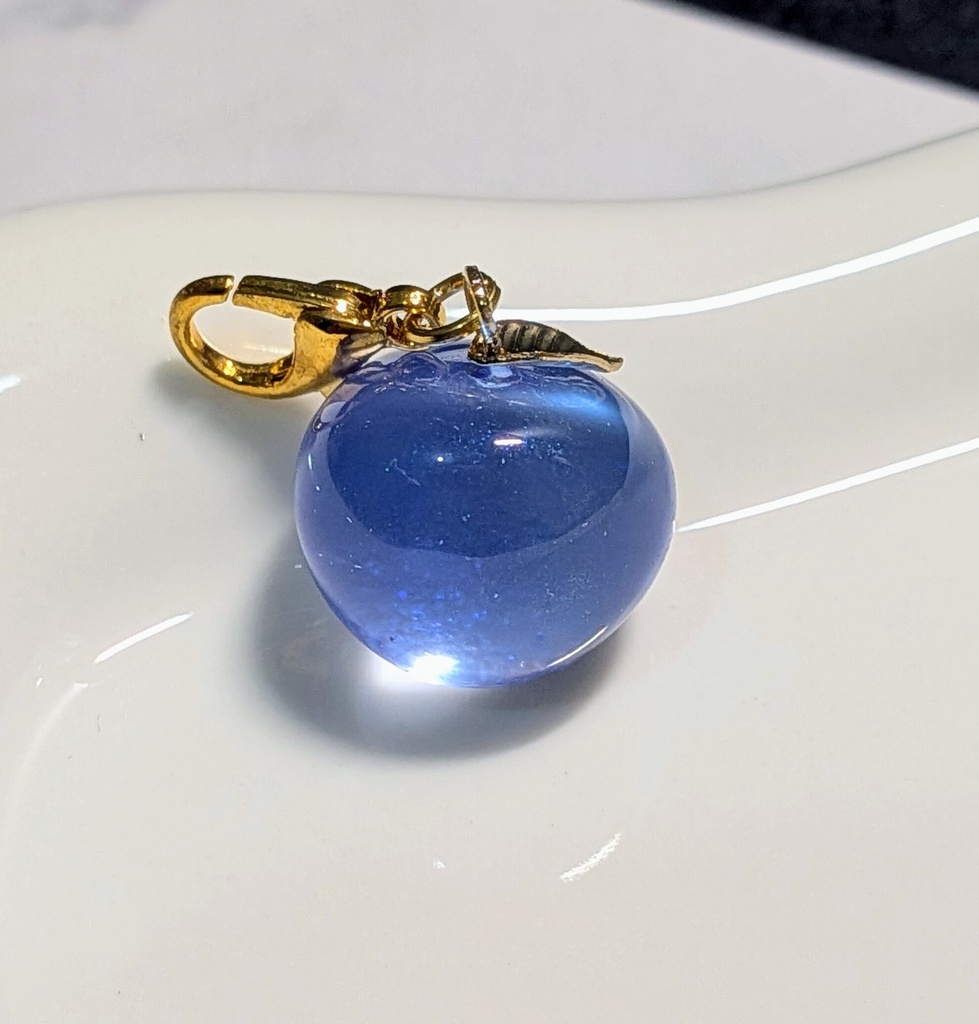 【猫居園の果物レジン】採れたて輝く透明リンゴ🍎【レジンチャーム】