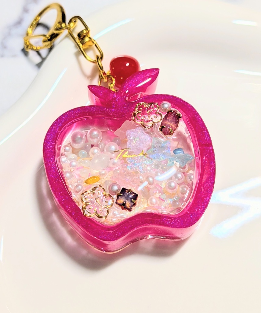 【猫居園の果物レジン】りんごの宝石箱レジンシェイカーキーホルダー🍎