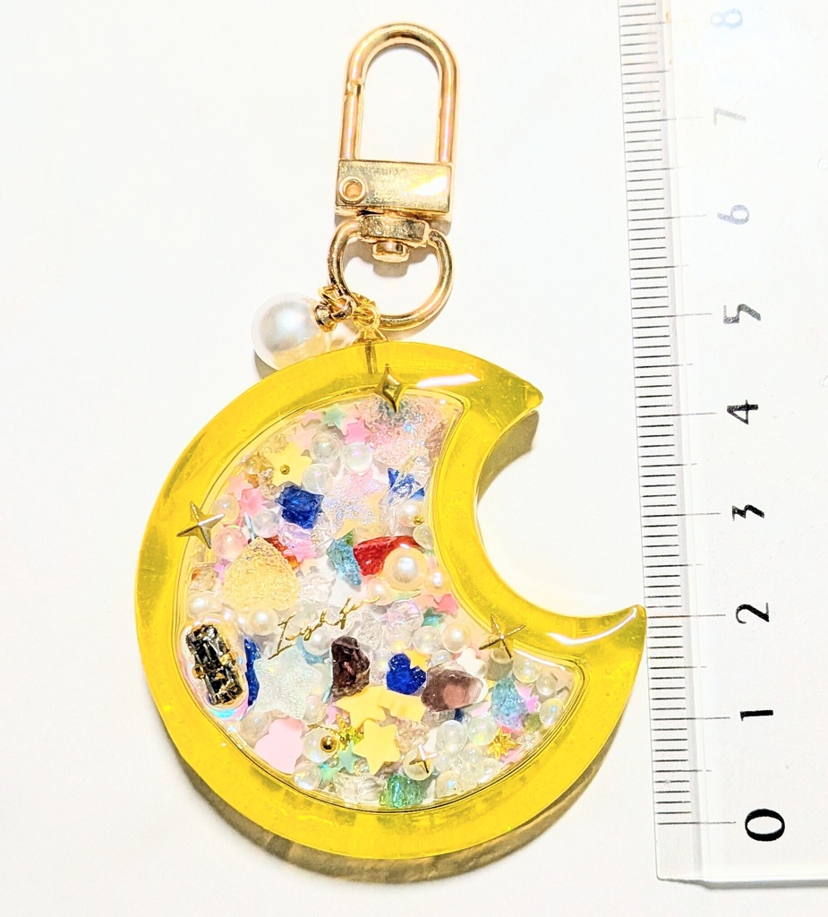 クリアカラーが可愛い月形シャカシャカレジンシェイカーキーホルダー🌙
