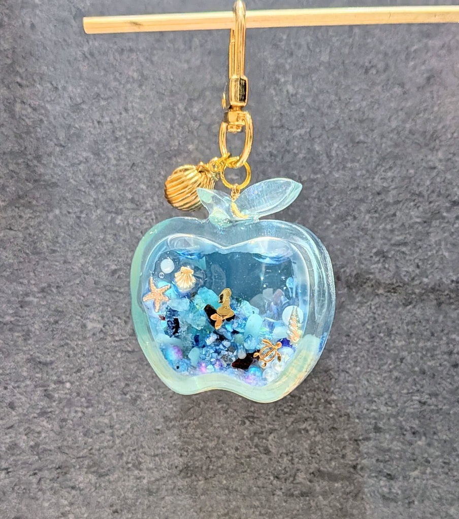 【海のかけら】海りんごの宝箱🍎🌊レジンオイルシェイカーキーホルダー