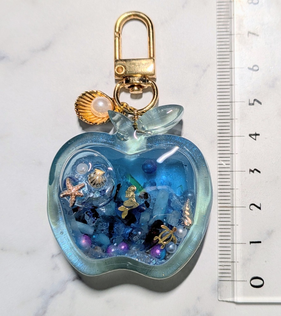 【海のかけら】海りんごの宝箱🍎🌊レジンオイルシェイカーキーホルダー