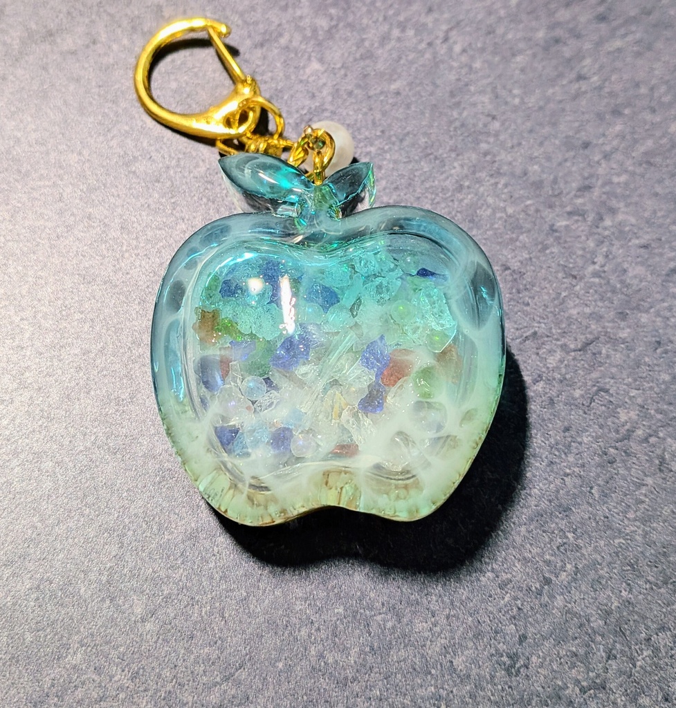 【海のかけら】海の宝物を閉じ込めたりんごシェイカーキーホルダー🌊