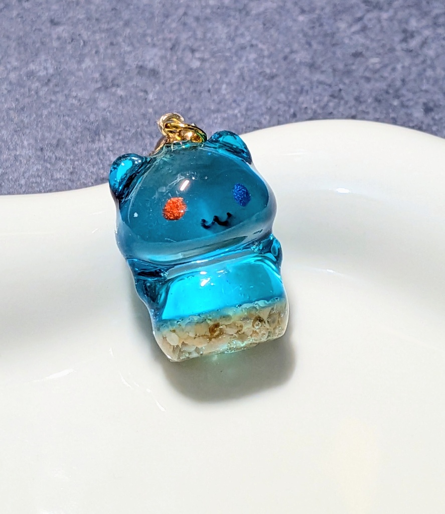 【海のかけら】猫ちゃんに海を閉じ込めた🌊ゆる猫×海のレジンキーホルダー