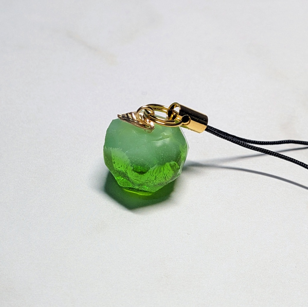 【🍎宝石リンゴ💎】しゅわしゅわクリームソーダの宝石リンゴストラップ✨