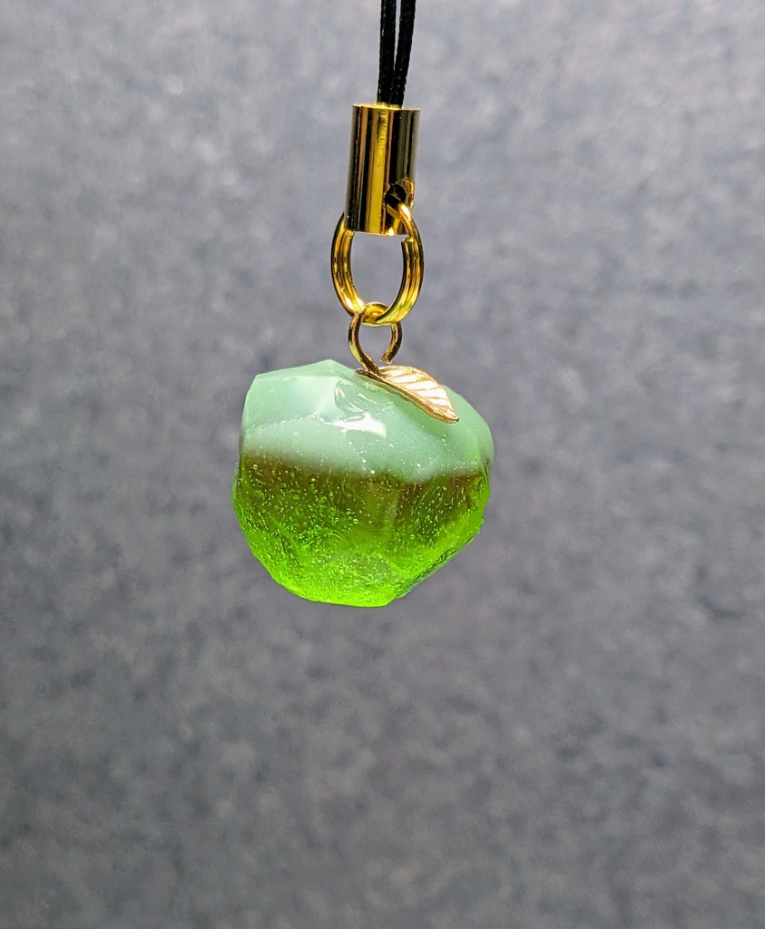 【🍎宝石リンゴ💎】しゅわしゅわクリームソーダの宝石リンゴストラップ✨