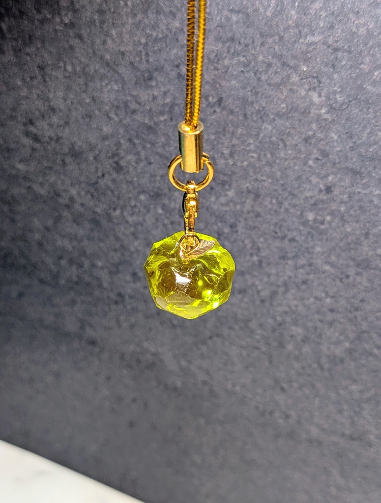 【🍎宝石リンゴ💎】輝くスフェーンの宝石リンゴストラップ✨