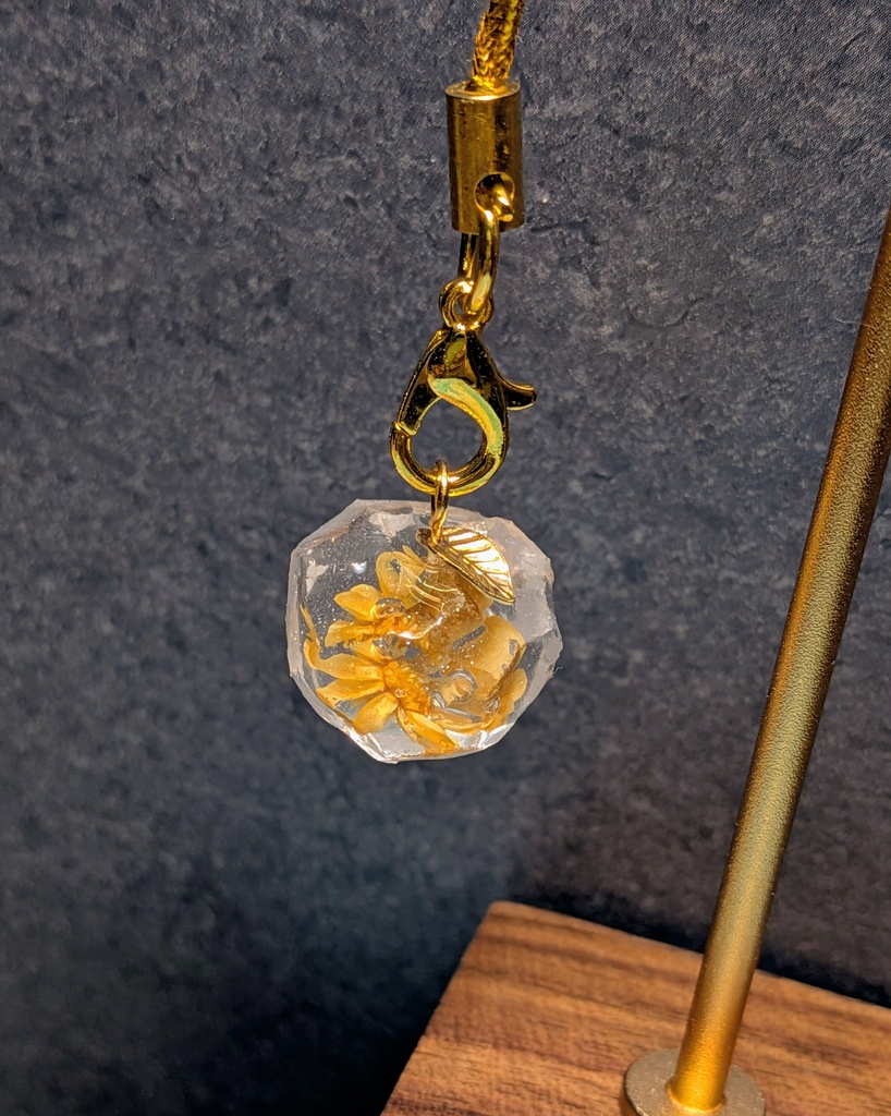 【🍎宝石リンゴ💎】3種のお花を閉じ込めた宝石リンゴストラップ🍎