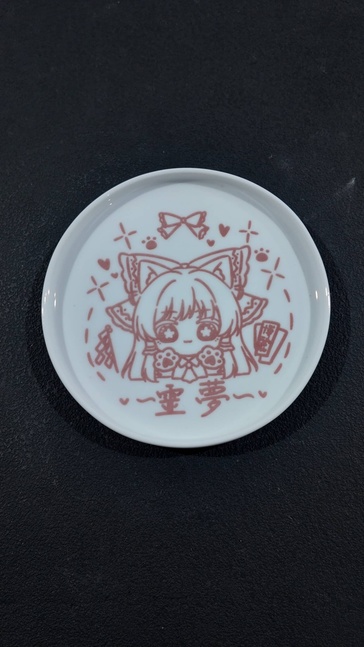 白磁バッジ　霊夢　赤