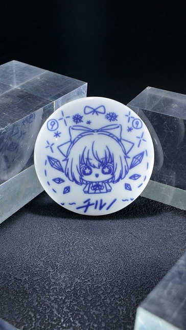 白磁バッジ　チルノ