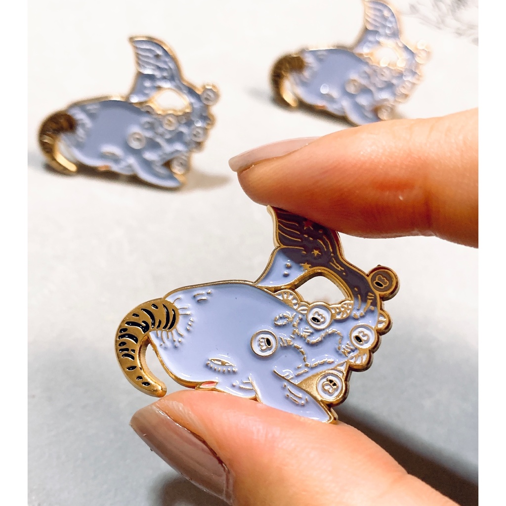 角のへたったイッカクさんpins
